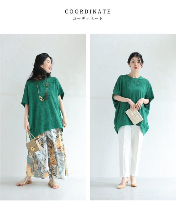 ゆったりドルマンシルエットの柔らか流線カットソートップス