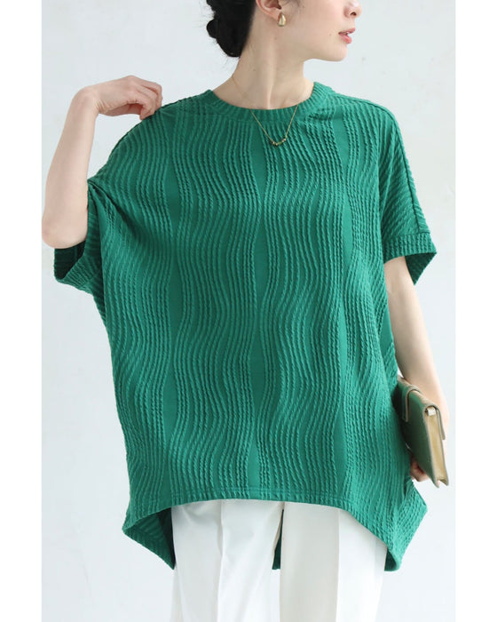 ゆったりドルマンシルエットの柔らか流線カットソートップス