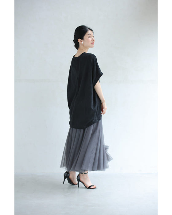 ゆったりドルマンシルエットの柔らか流線カットソートップス