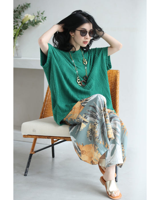 ゆったりドルマンシルエットの柔らか流線カットソートップス