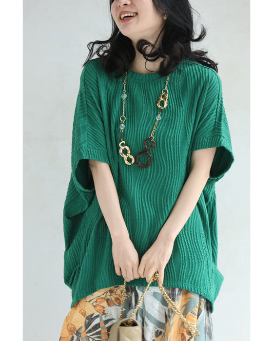 ゆったりドルマンシルエットの柔らか流線カットソートップス