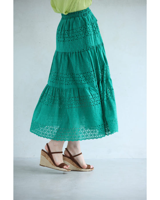 鮮やかグリーンのパンチングレースミディアムスカート(紐付き)