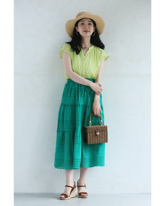 鮮やかグリーンのパンチングレースミディアムスカート(紐付き)