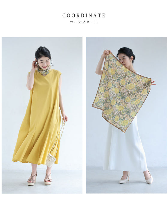 2面性を楽しむ花柄リバーシブルスカーフ