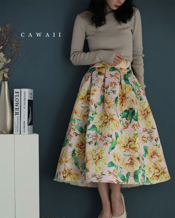 ペールピンクのロマンティックな花柄タックミディアムスカート