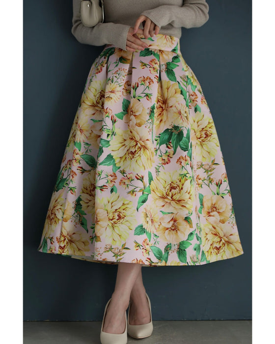 ペールピンクのロマンティックな花柄タックミディアムスカート