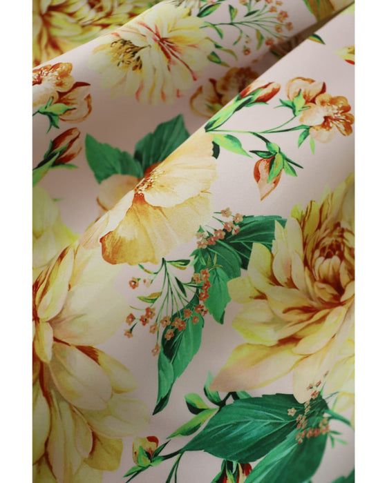 ペールピンクのロマンティックな花柄タックミディアムスカート