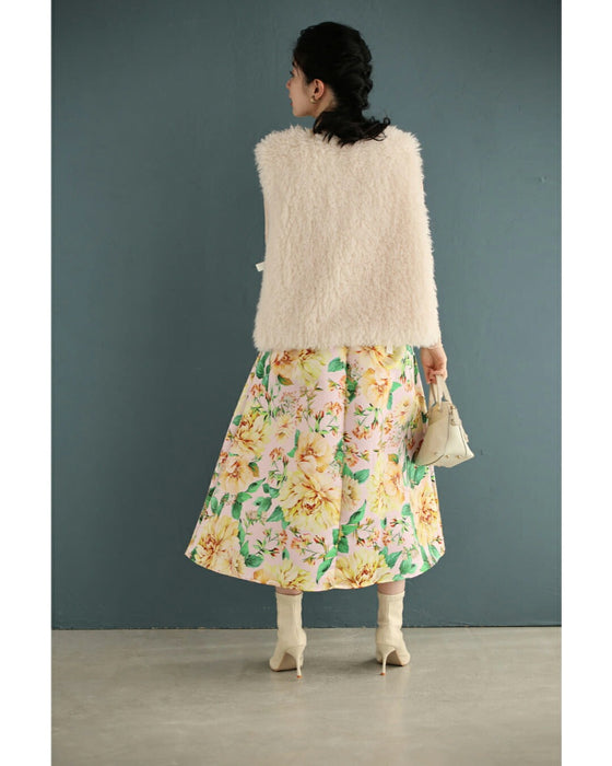 ペールピンクのロマンティックな花柄タックミディアムスカート