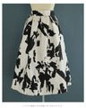 モードなペイントアートのタックミディアムスカート