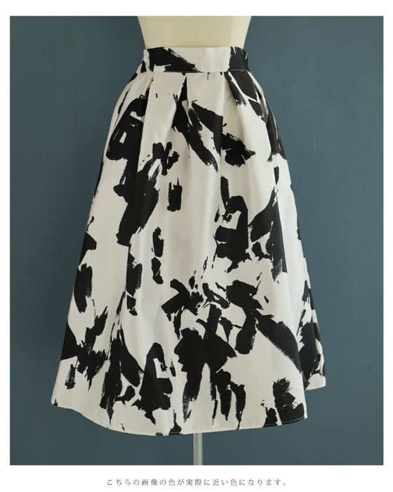 モードなペイントアートのタックミディアムスカート