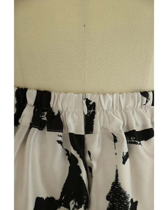 モードなペイントアートのタックミディアムスカート