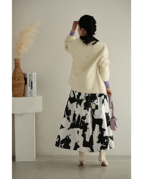 モードなペイントアートのタックミディアムスカート