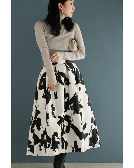 モードなペイントアートのタックミディアムスカート