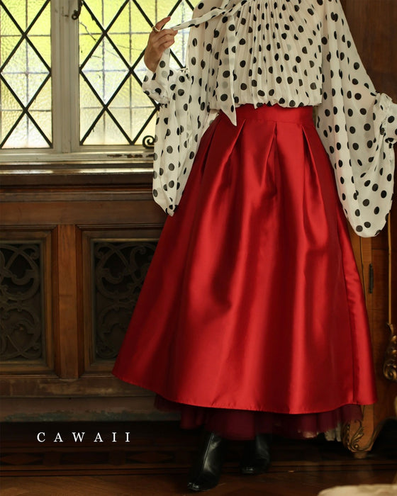 ラグジュアリーな艶紅タックミディアムスカート