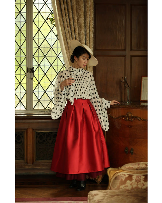 ラグジュアリーな艶紅タックミディアムスカート