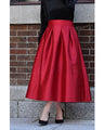 ラグジュアリーな艶紅タックミディアムスカート