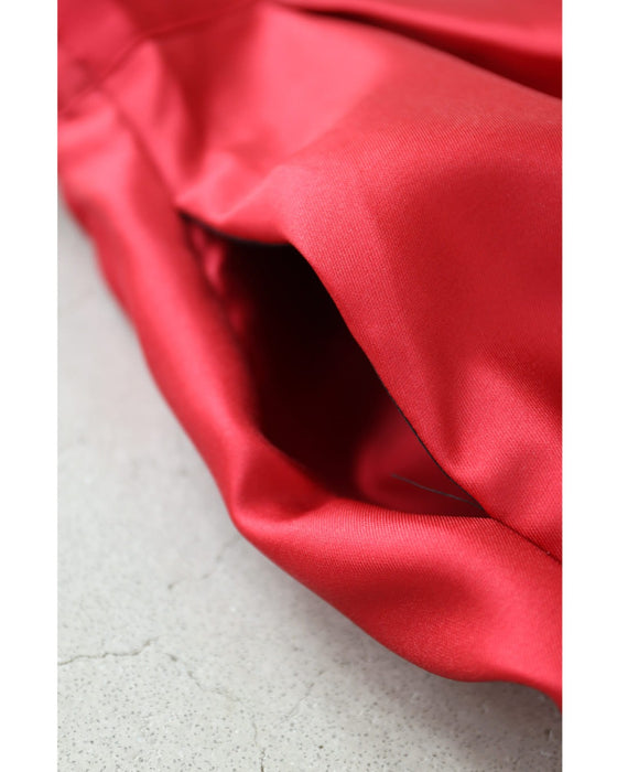 ラグジュアリーな艶紅タックミディアムスカート