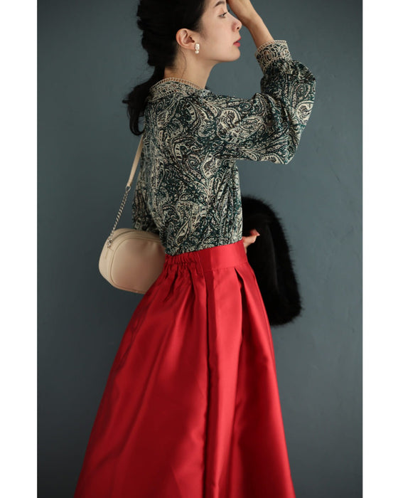 ラグジュアリーな艶紅タックミディアムスカート