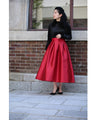 ラグジュアリーな艶紅タックミディアムスカート