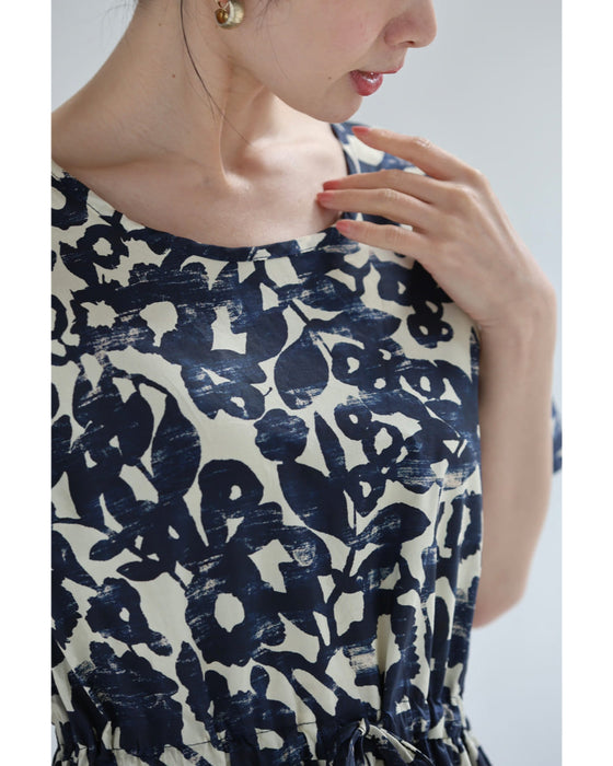 涼やかな版画風アートロングワンピース