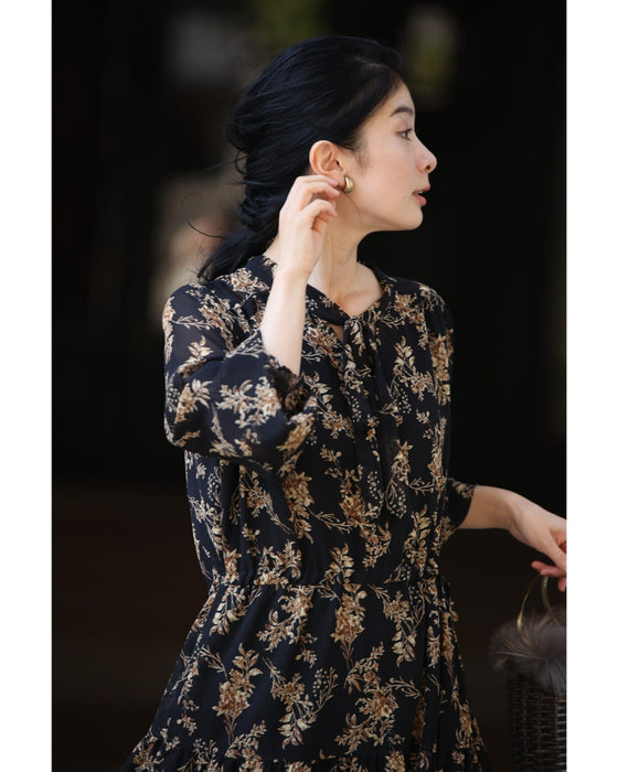 黄金色に染まる花のボウタイミディアムワンピース