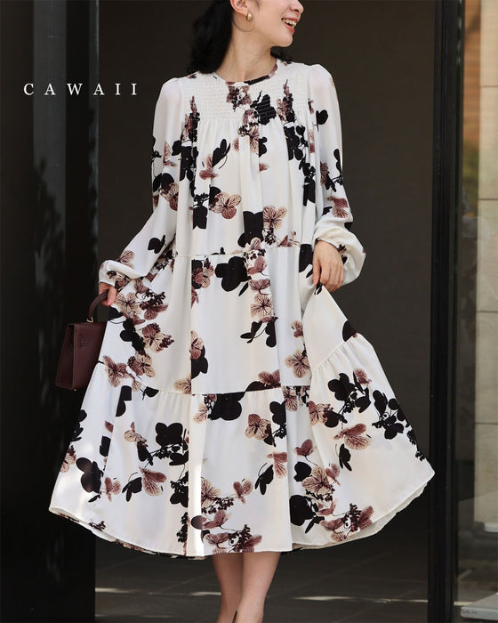 凛と咲く深みカラーの花柄ミディアムワンピース(紐リボン付き)