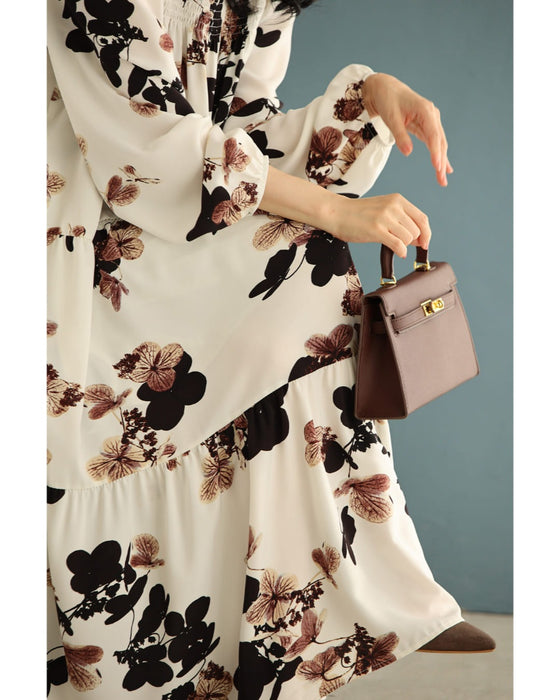 凛と咲く深みカラーの花柄ミディアムワンピース(紐リボン付き)