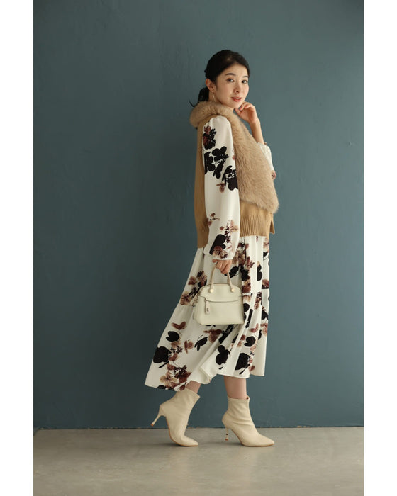 凛と咲く深みカラーの花柄ミディアムワンピース(紐リボン付き)