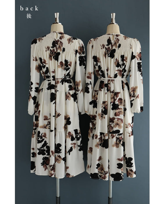 凛と咲く深みカラーの花柄ミディアムワンピース(紐リボン付き)