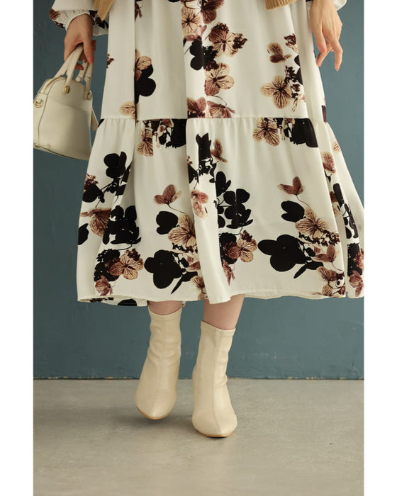 凛と咲く深みカラーの花柄ミディアムワンピース(紐リボン付き)