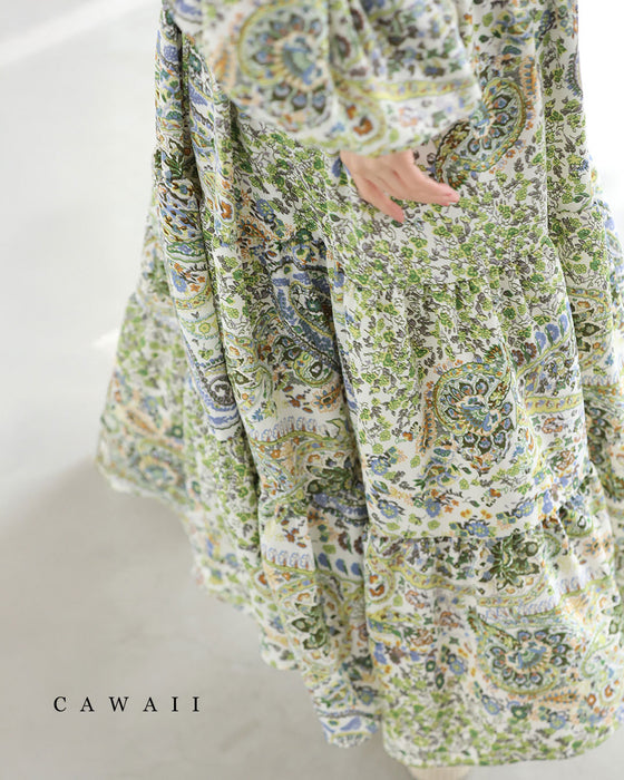 爽やかな小花とペイズリーのティアードロングワンピース（紐ベルト付き）