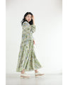 爽やかな小花とペイズリーのティアードロングワンピース（紐ベルト付き）