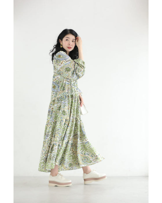 爽やかな小花とペイズリーのティアードロングワンピース（紐ベルト付き）