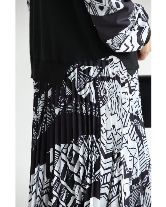 モノトーンなアートが広がるドッキングニットロングワンピース