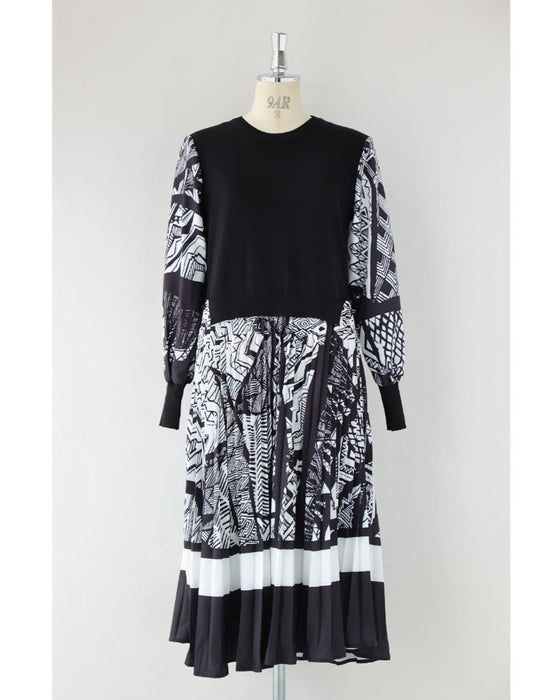 モノトーンなアートが広がるドッキングニットロングワンピース