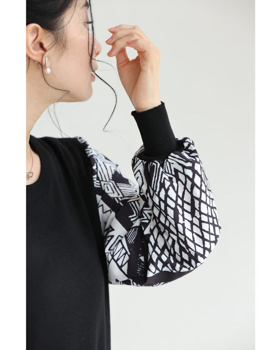 モノトーンなアートが広がるドッキングニットロングワンピース