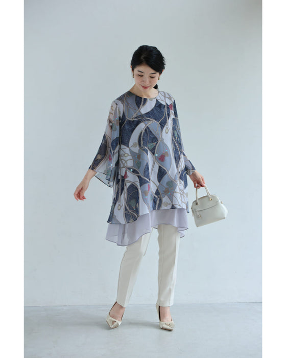 重なるデザインのスカーフ柄エアリーチュニック