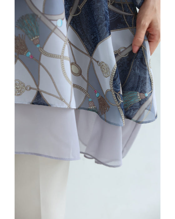 重なるデザインのスカーフ柄エアリーチュニック