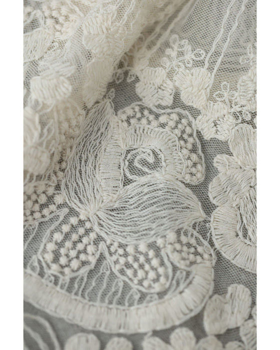 光に溶け込む華刺繍フレア袖ブラウストップス