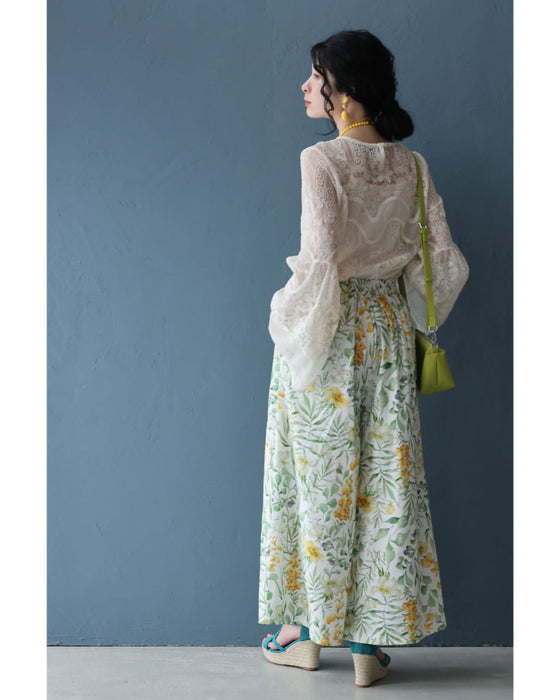 光に溶け込む華刺繍フレア袖ブラウストップス