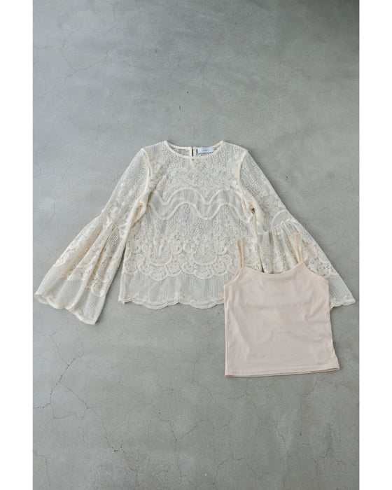 光に溶け込む華刺繍フレア袖ブラウストップス