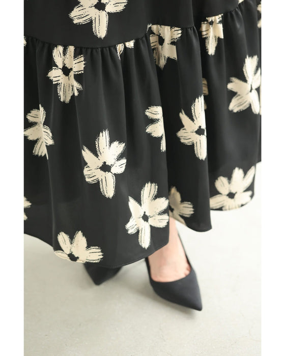 【予約商品】白い花のペイントアートロングワンピース