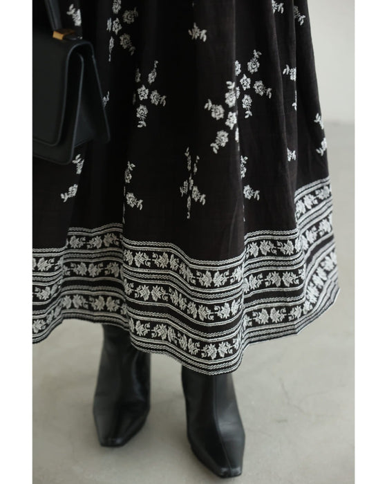 花と花を結ぶ胸元シャーリングミディアムワンピース