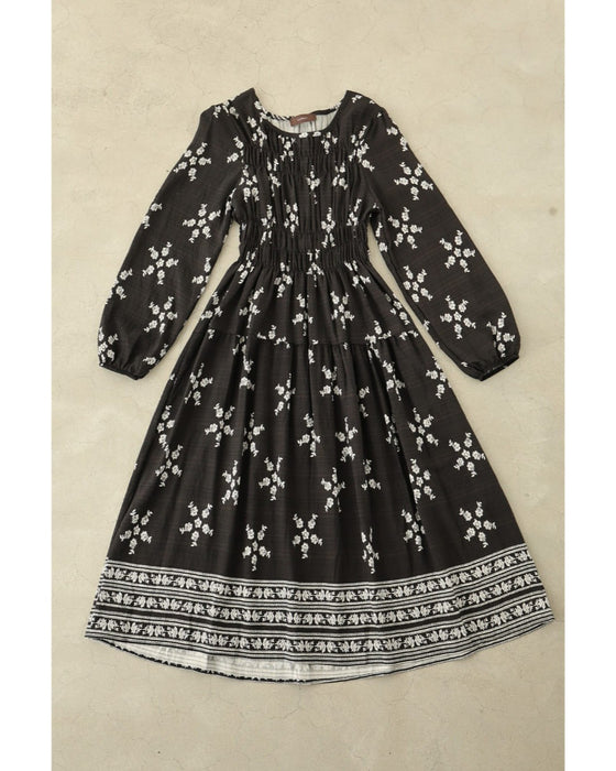 花と花を結ぶ胸元シャーリングミディアムワンピース