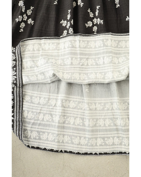 花と花を結ぶ胸元シャーリングミディアムワンピース