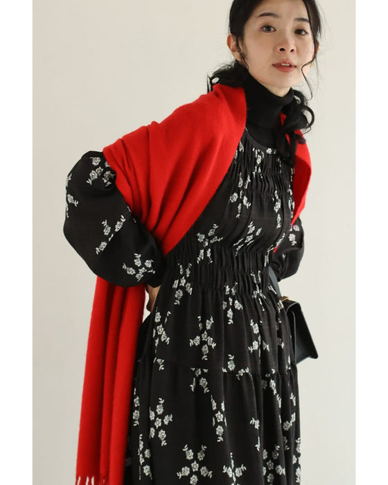 花と花を結ぶ胸元シャーリングミディアムワンピース