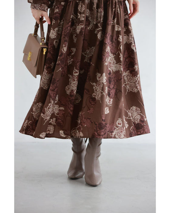 優雅なバラ描くショコラカラーミディアムワンピース