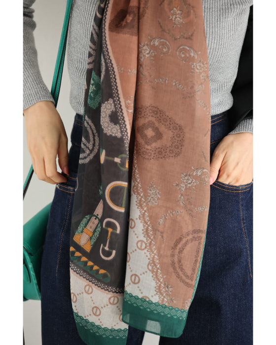 コーデを華やかにする柄合わせシアーストール