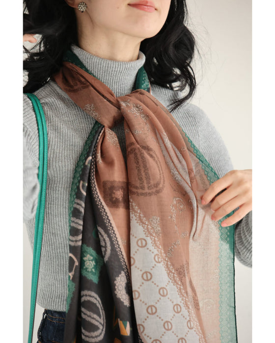 コーデを華やかにする柄合わせシアーストール
