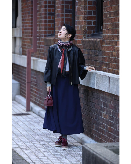 コーデに彩りを添えるアート柄シアーストール